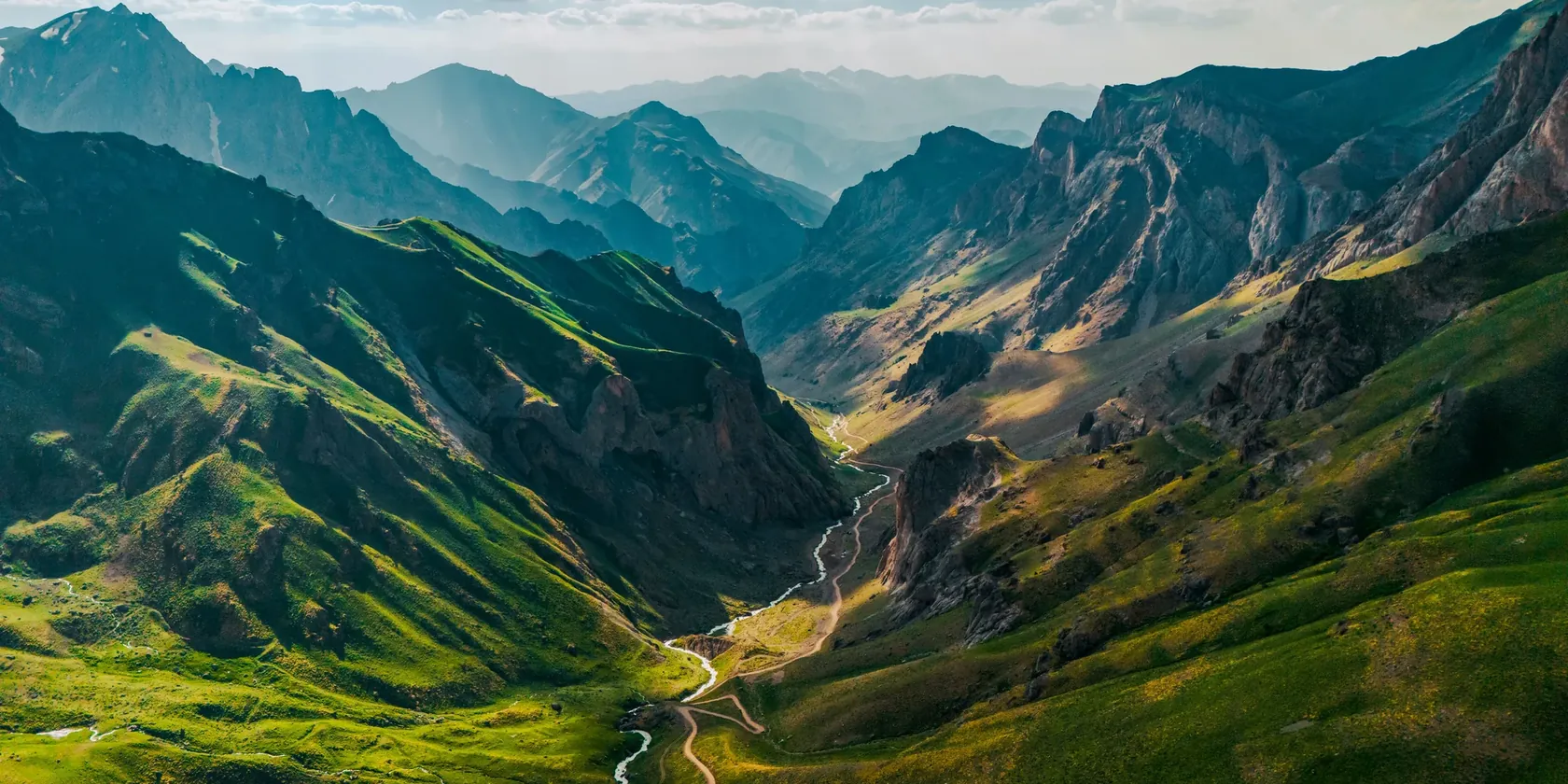 Valle y cordillera vistos desde lo alto, sensación de grandeza